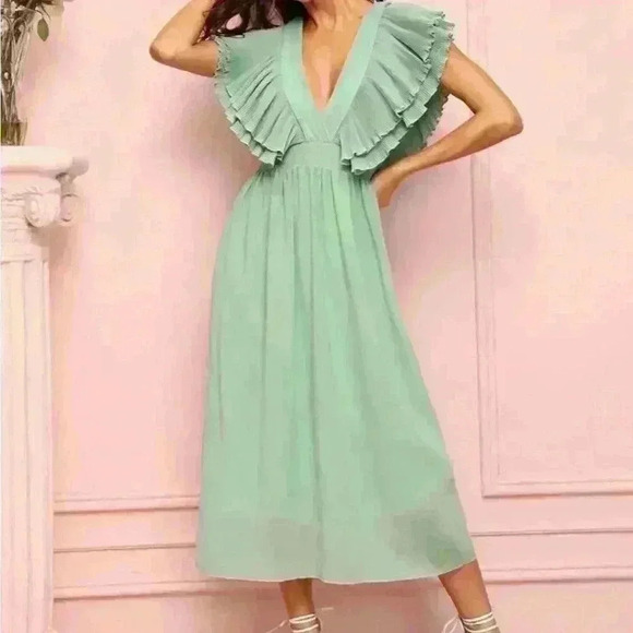 Solid Ruffle Sleeve Plunging Dress - Picture 4 of 10